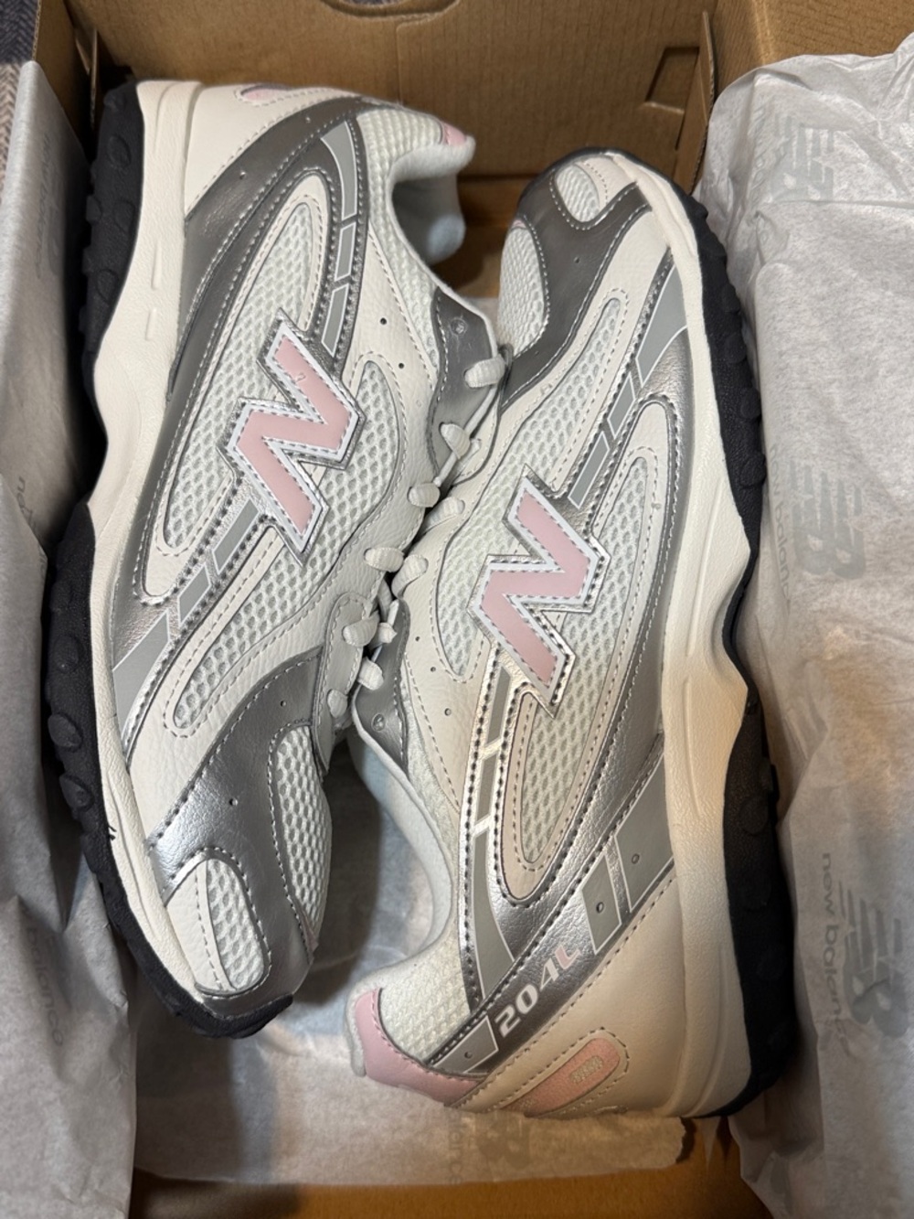 New! New Balance Silver & Pink Kids (7) Comparable Women's 8.5 Athletic Sneakers